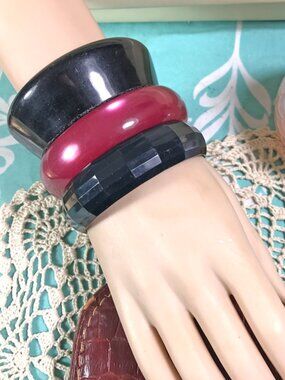 Lot of 3 Vintage Plastic bangles 1 Moonglow Lucite and 2 Black